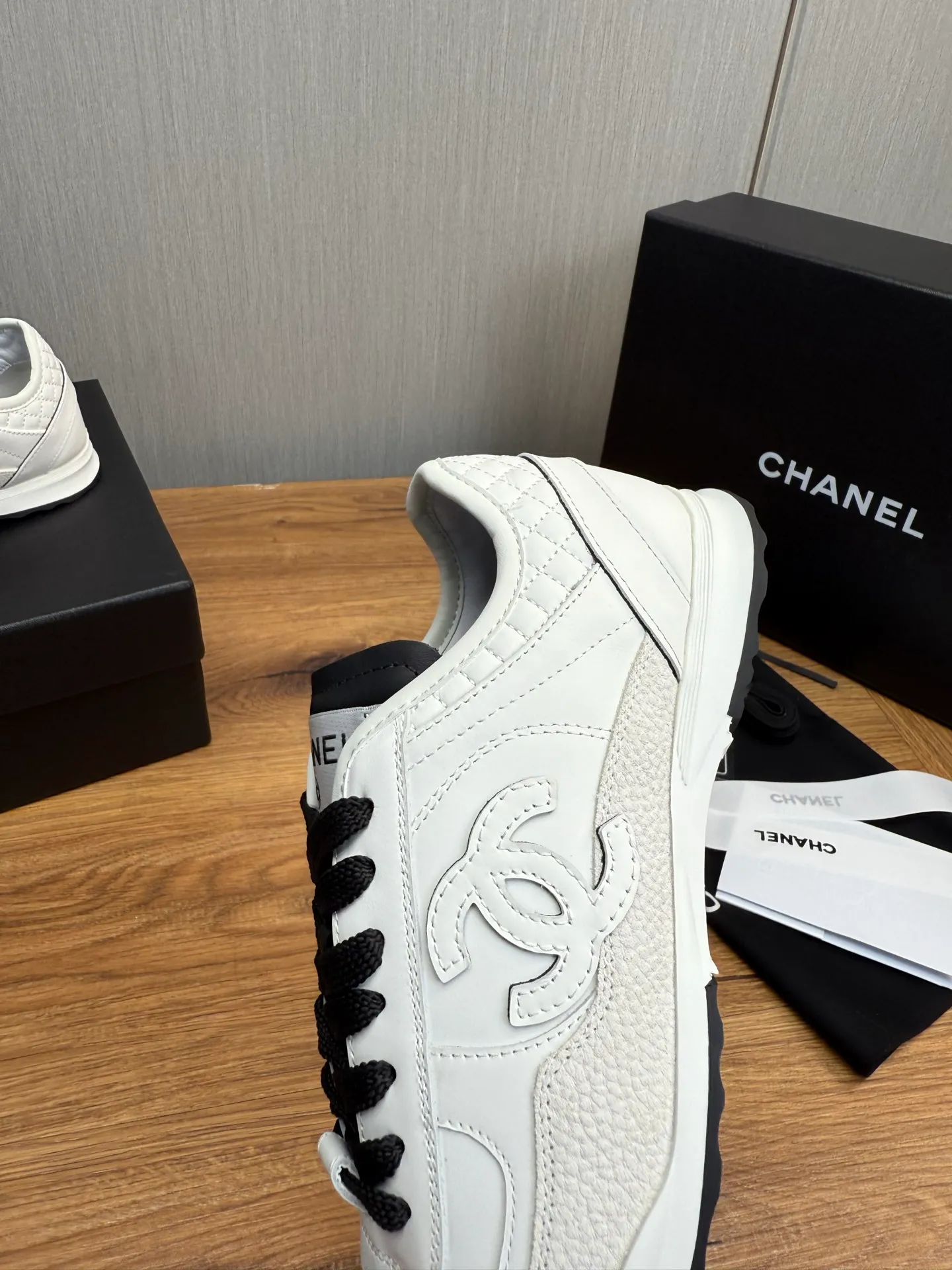 Men's men's shoes 💰600💰 Chanel Chanel 25A latest couple's white shoes casual sports shoes skate shoes 🩷💚 original purchase and development production Xiaoxiang C Home counter another super hot model, loved by Internet celebrity bloggers and ladies, various praises on social platforms, super popular and high quality 😍😍 latest material classic black and white color matching The upper foot is full of fashion 🎊🎊 ▪️Material: Original customized imported cowhide material ▪️Inner lining: Customized mesh ▪️Sole: Original open-molded TPU non-slip outsole ▪️Size: 35-44
